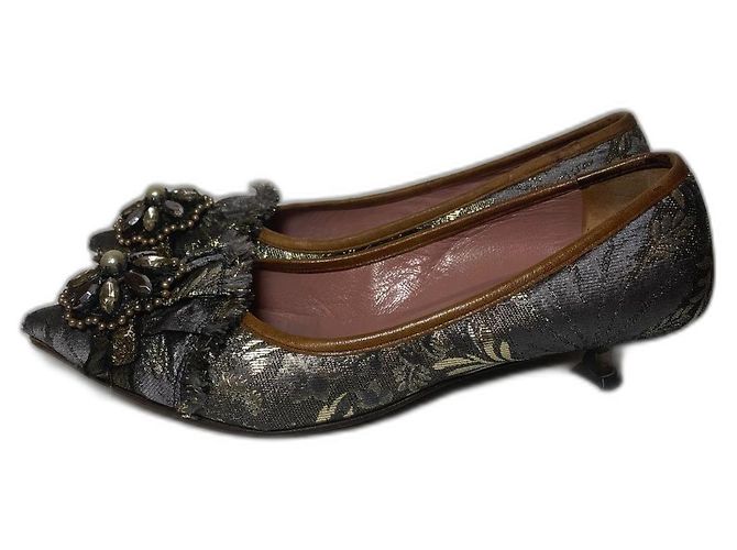 Miu Miu décolleté a punta con tacco kitten e frange Argento