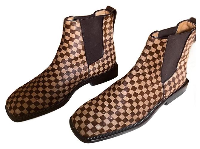 Louis Vuitton Lederstiefel in Eggshell Aus weiß