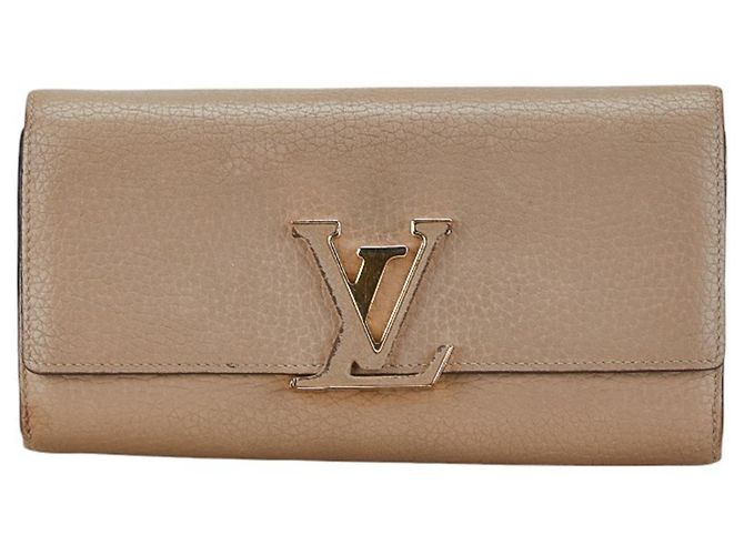 Cartera Larga Capucines de Louis Vuitton Beige