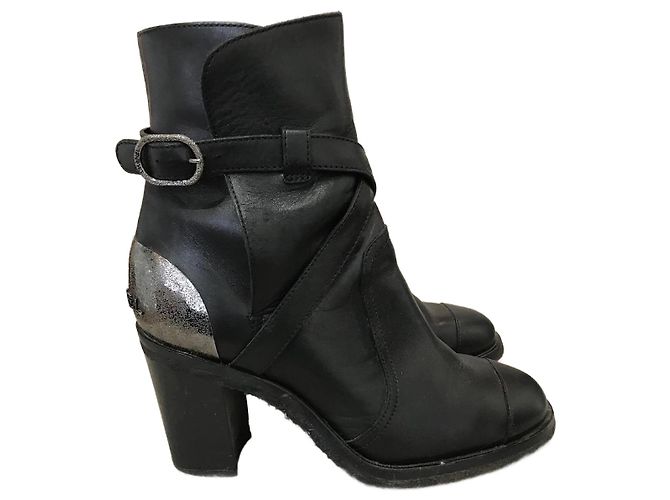 Botas ankle CHANEL T.EU 37 Couro Preto