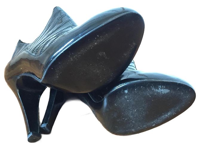 Botines CHANEL T.EU 37.5 Cuero charol Negro