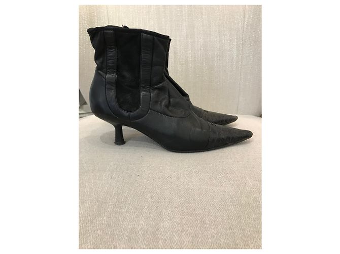 Botines CHANEL T.EU 37 Cuero Negro