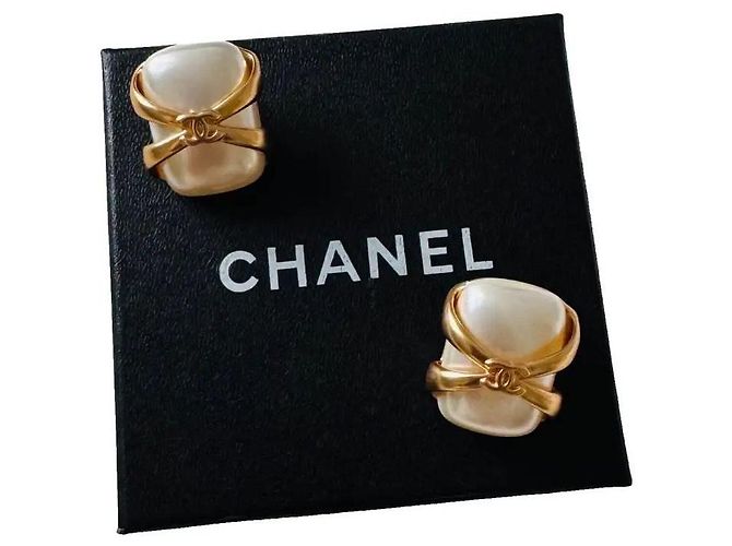 Chanel Große Ohrringe aus Kunstperlen CC Weiß Gold hardware