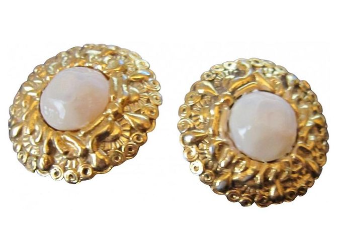 Orecchini Chanel dorati e perle D'oro 