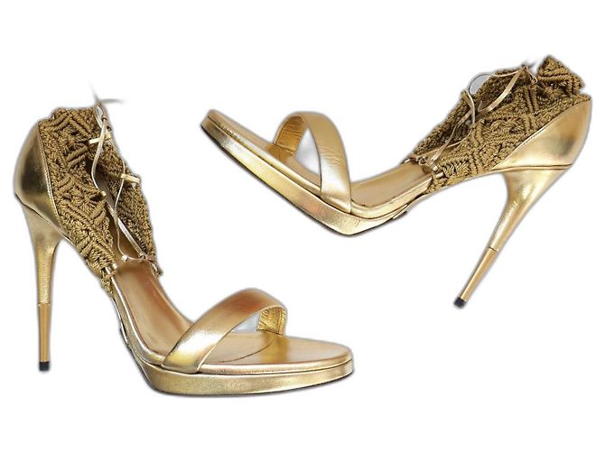 Gucci x Frida Giannini Primavera 2011 Tacchi in Pelle Dorata e Macramè D'oro