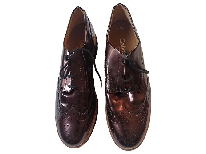 Autre Marque Gabor Derbies aus Lackleder Bordeaux