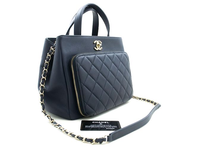Bolsa de ombro em couro de bezerro texturizado azul marinho CHANEL, acolchoada