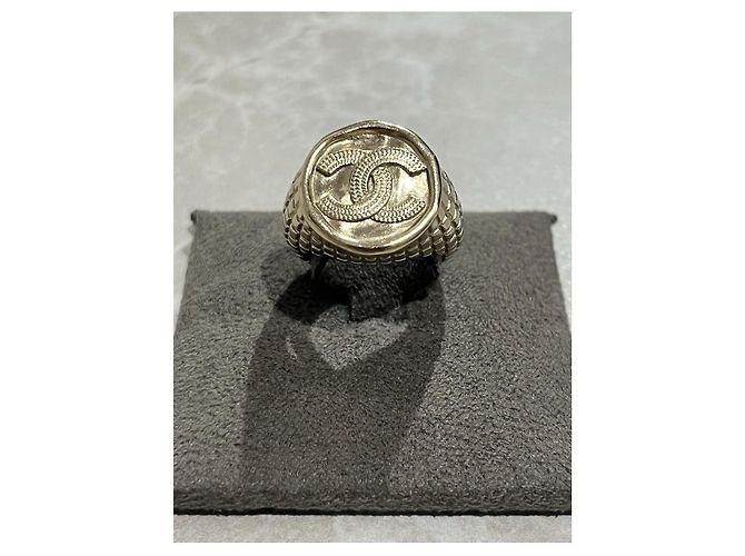 Bagues CHANEL T.EU 52 Métal Doré