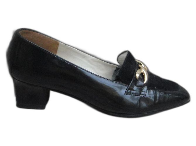 Bally Lackleder Loafer mit Absatz Schwarz