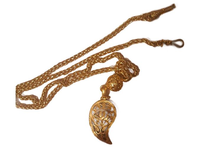 Collar Chanel Dorado de Metal