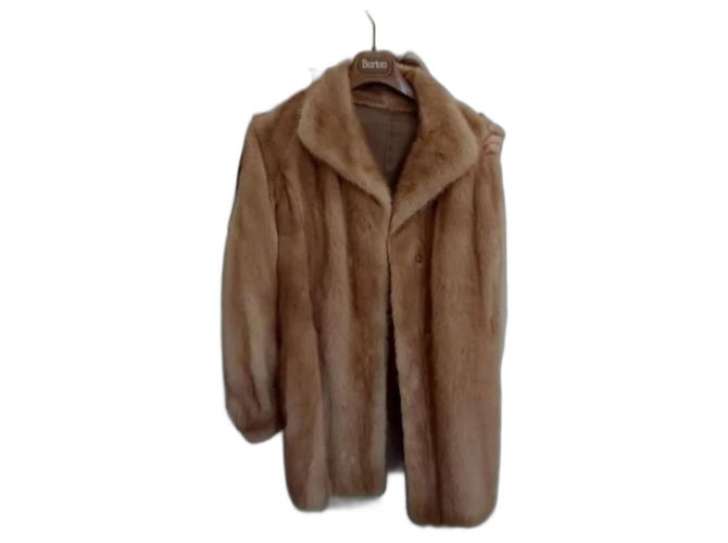 Autre Marque Mink coat beige