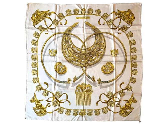 Hermès Foulards Soie Blanc cassé  ref.1789118