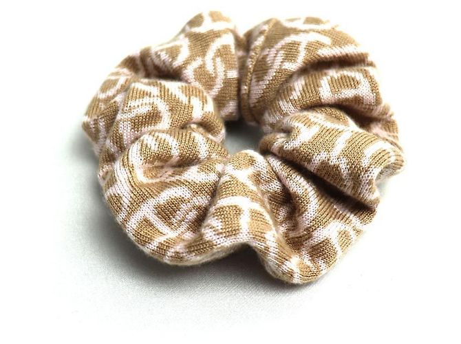 Silk In Hermès Scrunchie de cashmere e seda Hermes Naoussa Claudia Bege