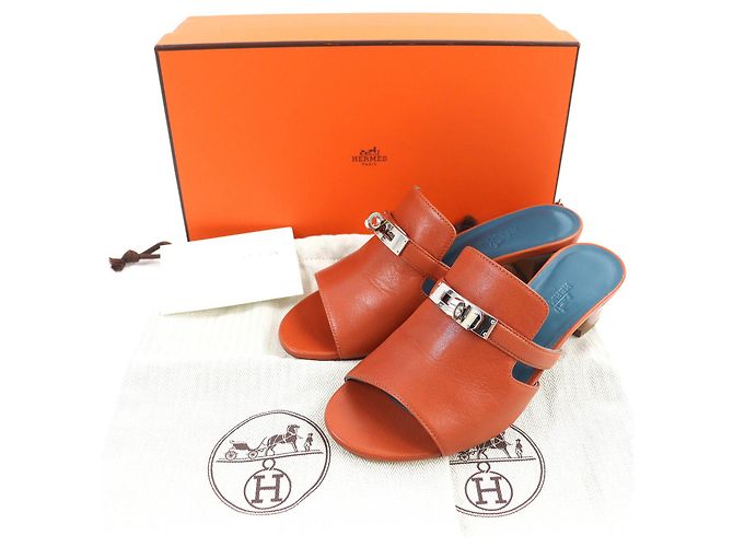 Hermès Mules de couro com fivela Hermes Kelly marrom