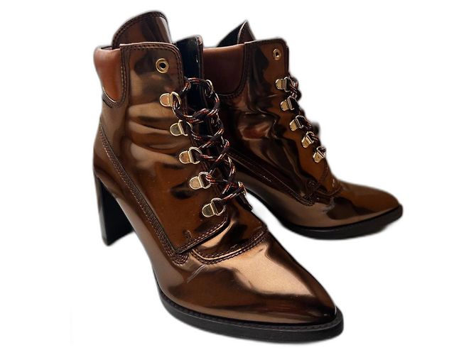 Stuart Weitzman Gigi Hadid Bronce
