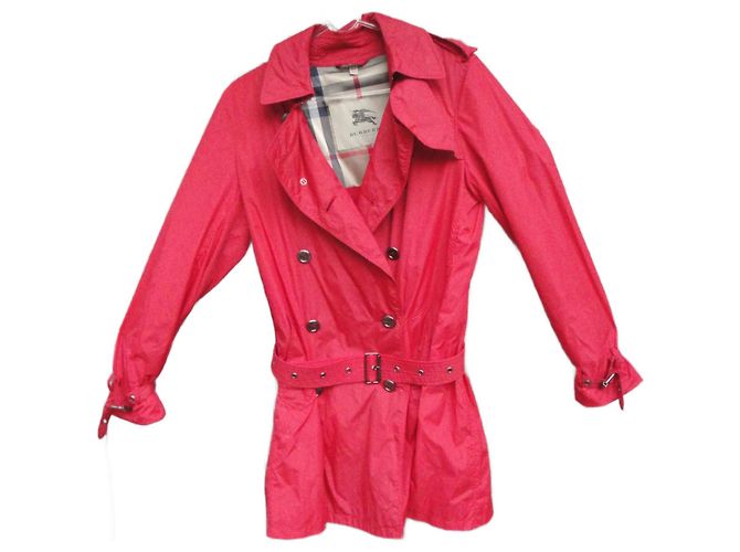 Gabardina Burberry Roja de Nylon