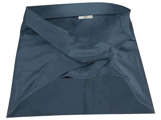 Prada Abendcape aus blauer Polyester Hellblau 