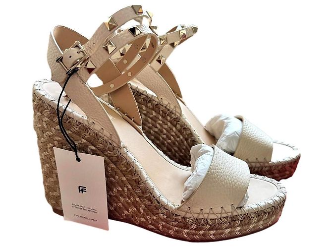Mules compensées Valentino Garavani Rockstud cuir écru Blanc cassé