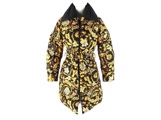 Abrigo de mujer con hebilla de Medusa Barroca Versace