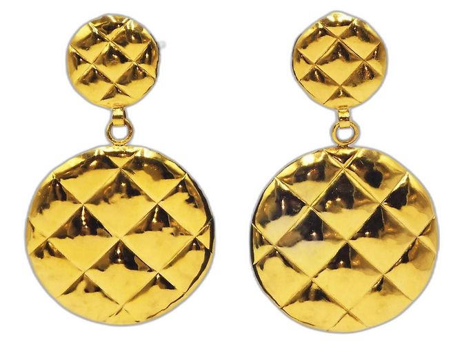 Pendientes de clip en oro con acolchado de Chanel Gold hardware