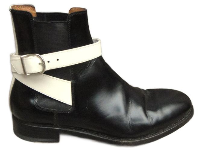 Botines Balenciaga de charol negro y blanco