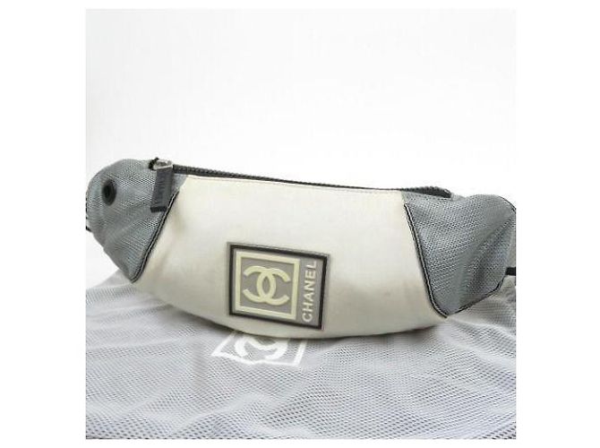 Mala de viagem Chanel Sport em nylon branco e cinza