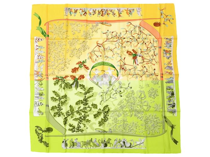 Carré Hermès 90 Neige d'Antan en soie jaune  ref.1857300