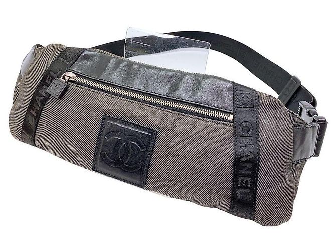 Bolsa de viagem Chanel Sport preta e cinza de couro