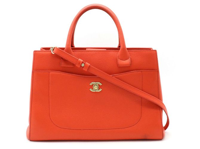 Bolsa 2WAY em couro caviar Neo Executive da Chanel Laranja