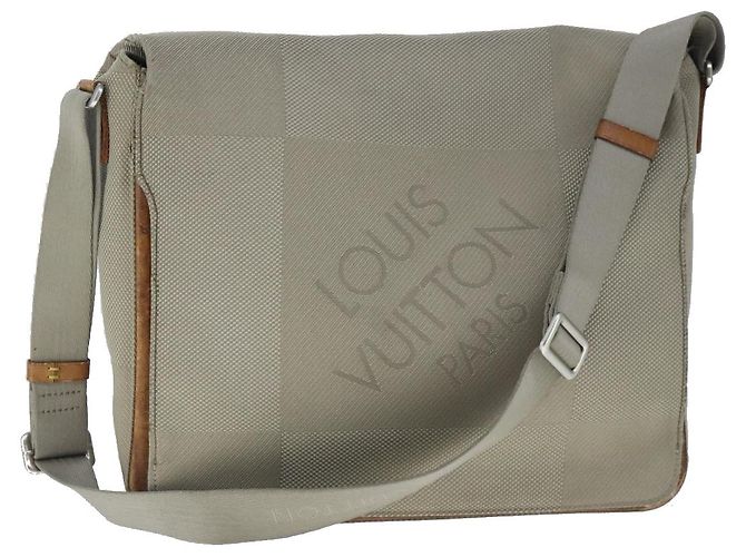 LOUIS VUITTON Sac à épaule Messager Damier Geant Tail M93030 LV Auth bs20418