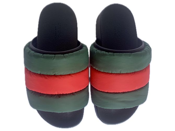 Sandali Gucci Demetra in nylon imbottito rosso e verde