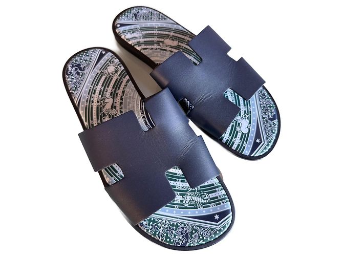 Sandali Hermès Izmir in pelliccia nera Nero