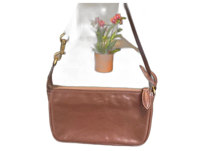 Clutch Louis Vuitton de cuero marrón Castaño