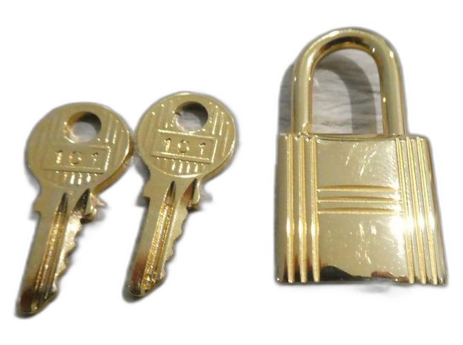 cadenas hermès en acier doré deux clefs