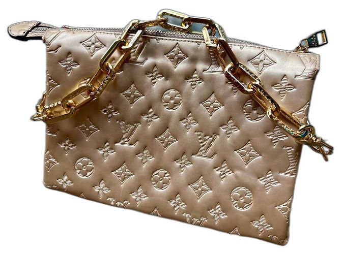 Coussin Louis Vuitton Cushion PM Pele de Cordeiro Dourada Dourado