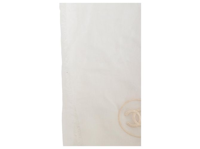 Cachecol bordado com o logo da Chanel Branco