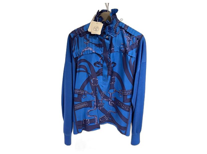 Hermès Neue Seidenpulloverbluse mit Etikett, nie getragen. Blau