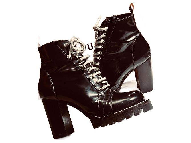 Sofia Coppola Louis Vuitton Star trail Biker boots Black White