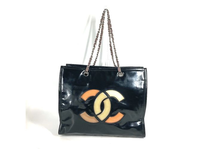 Batom Chanel CC Coco Mark com bolsa de ombro com corrente Preto