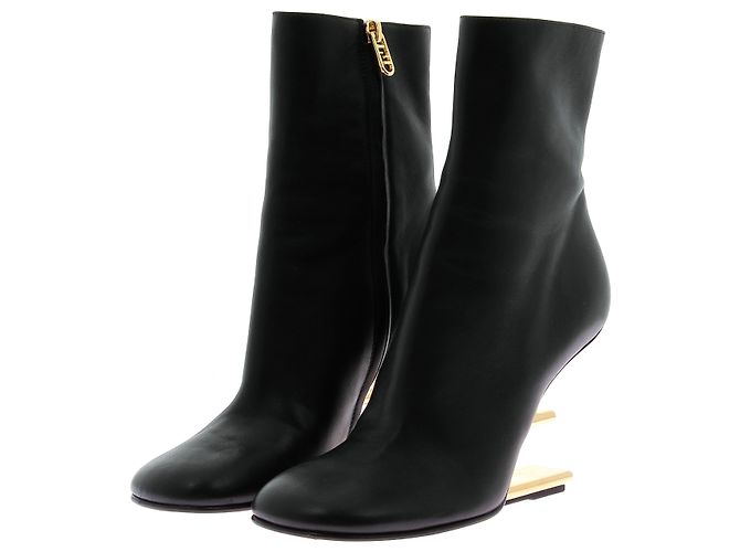 Botas ankle FENDI T.EU 36.5 Couro Preto