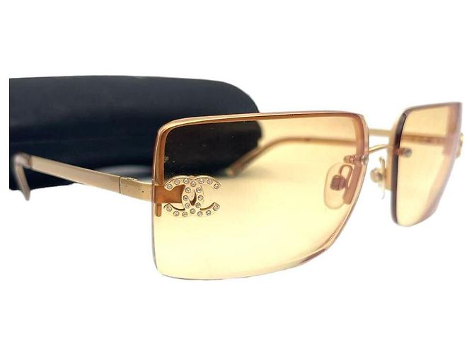 Óculos de sol Chanel CC Logo com strass marrom amarelo com tonalidade dourada