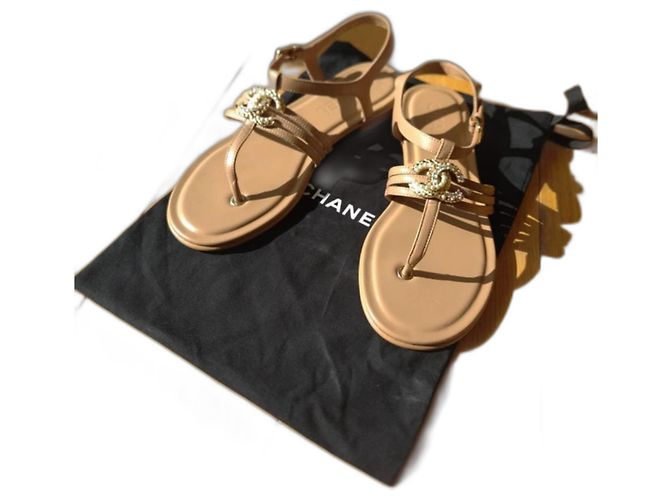 Chanel Sandalen aus Leder beige Größe 38