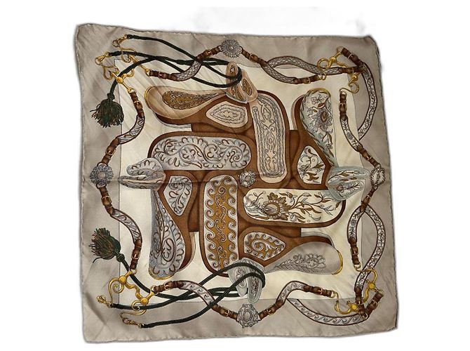 Constance Lenço de seda Hermès marrom