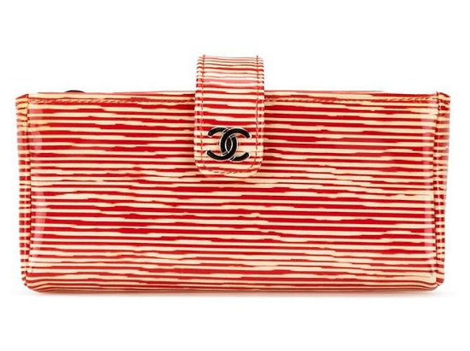 Vanity Chanel Patent Leather Mini Pouch Red White