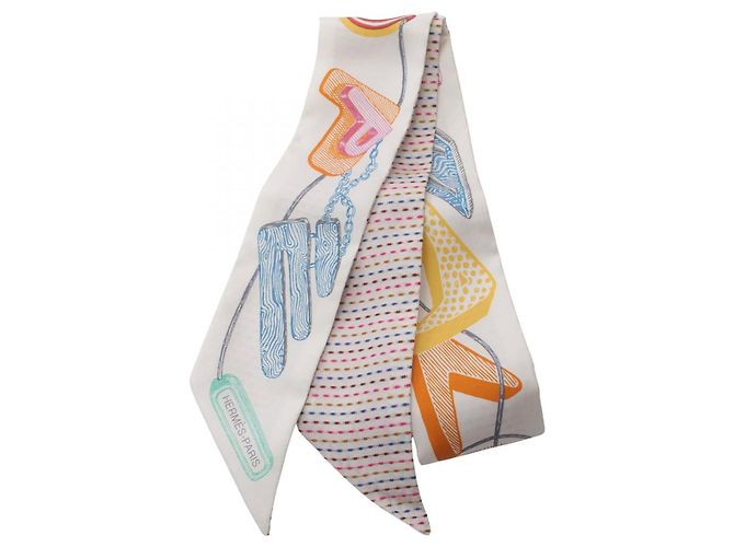 Bufanda Hermès Silk Twilly Chevaloscope H053954 Blanco
