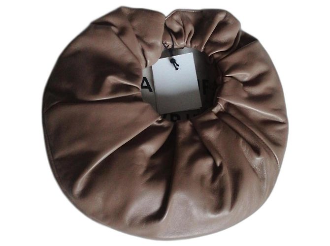 Bolsa Mansur Gavriel Scrunchie de couro cor de avelã
