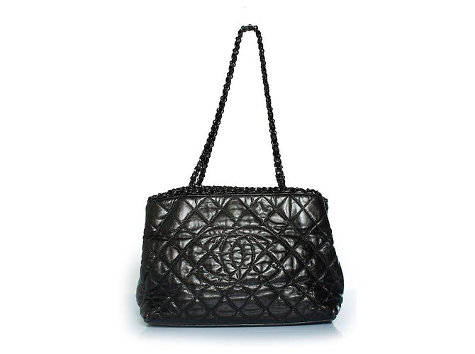 Chanel, gesteppte Kette Me Tote in Schwarz