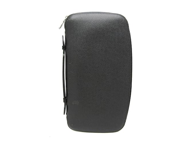 Louis Vuitton Taiga Travel Case Organizer Grey Leather  ref.1906584