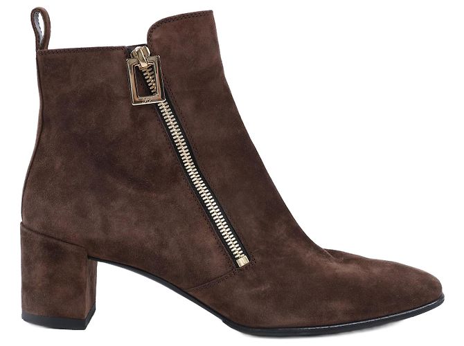 Roger Vivier Suede Boots in Brown, Size 39 EU