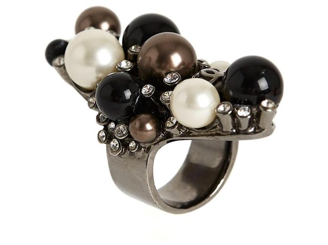 Chanel 2004 Anel T53/54 Pérolas Pretas e Brancas Maxi Anel US6.5 Prata